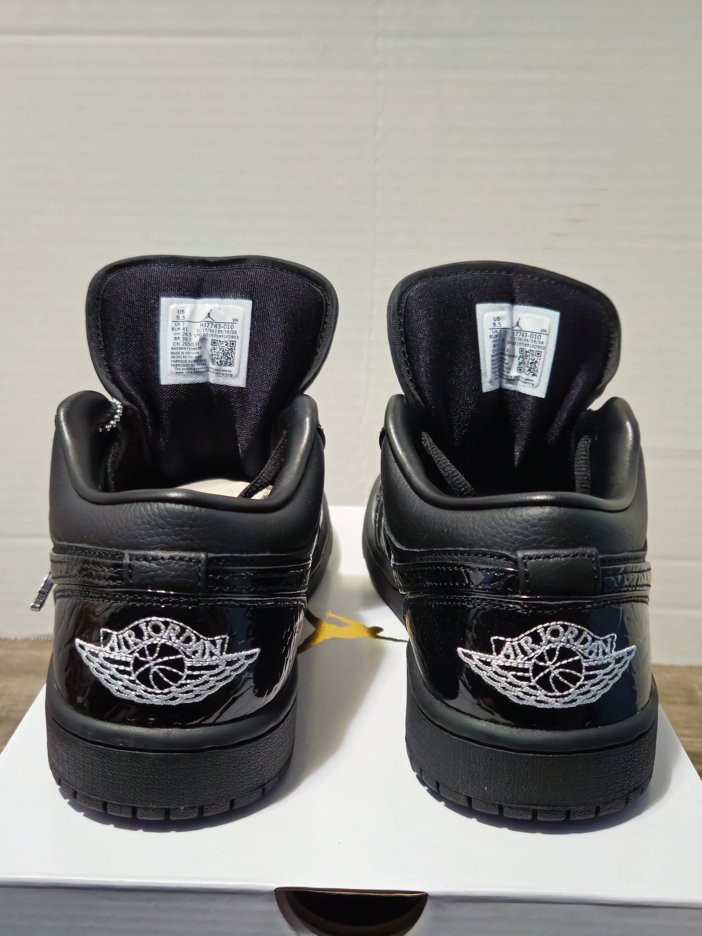 Nike Air Jordan 1 Low SE (W) 'Patent Elephant Black'