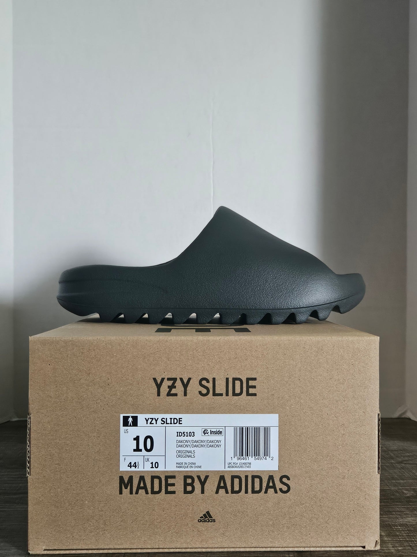 Yeezy Slide 'Dark Onyx'