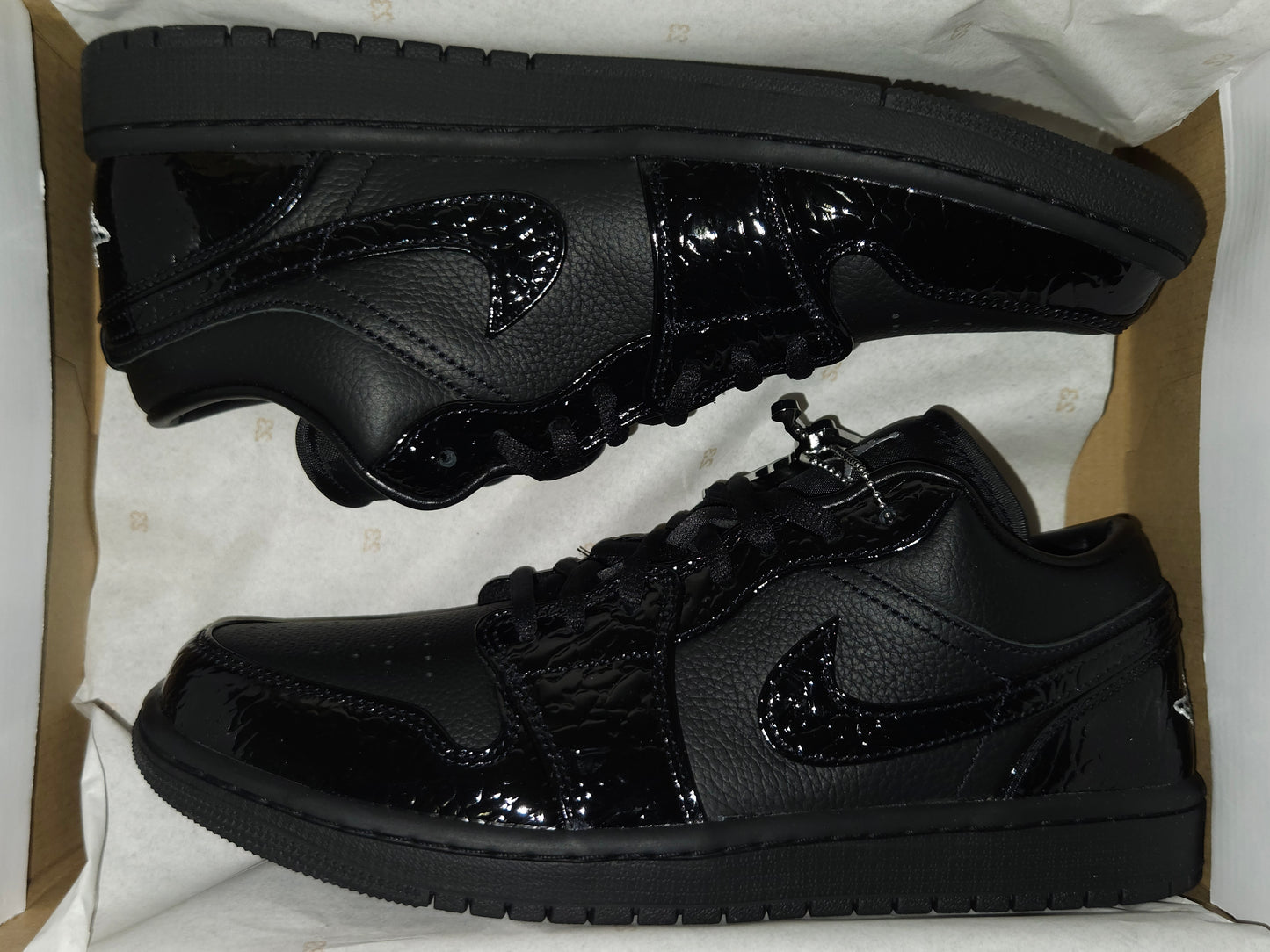 Nike Air Jordan 1 Low SE (W) 'Patent Elephant Black'